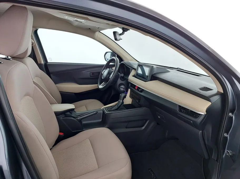 2023 Toyota Yaris  Y 