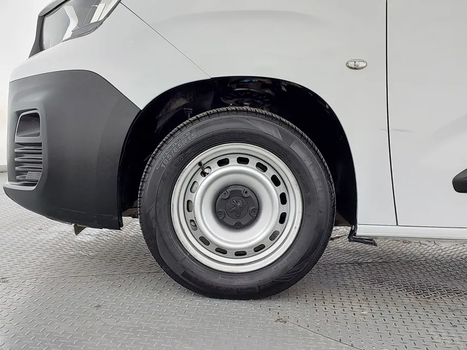 2023 Peugeot Partner Short van 