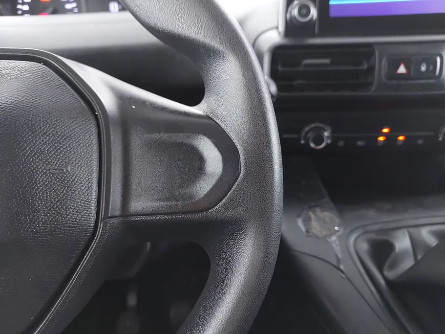 2023 Peugeot Partner Short van 