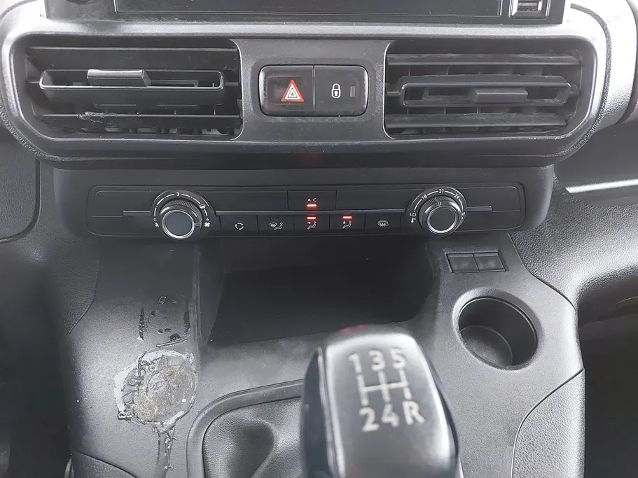 2023 Peugeot Partner Short van 