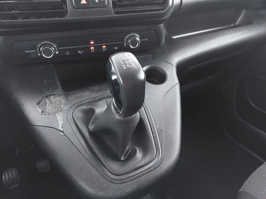 2023 Peugeot Partner Short van 