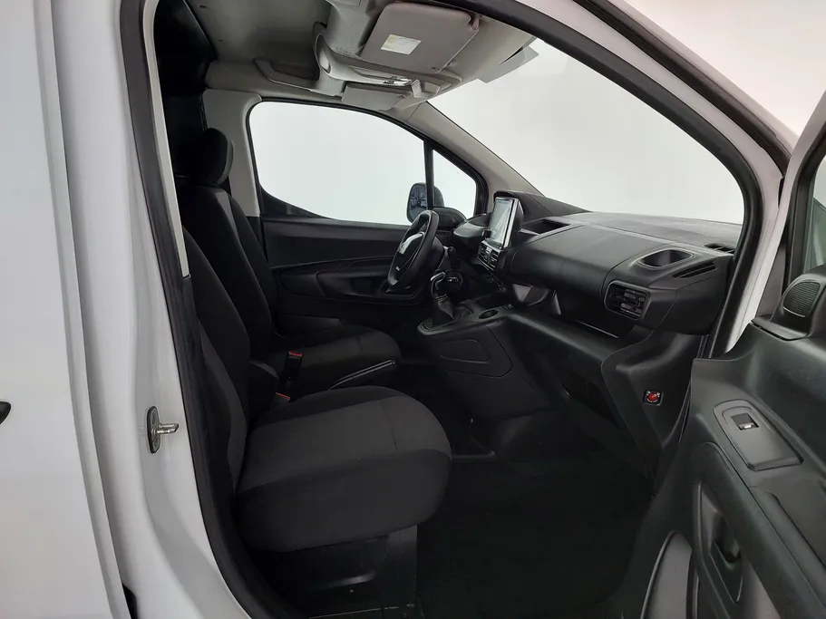 2023 Peugeot Partner Short van 