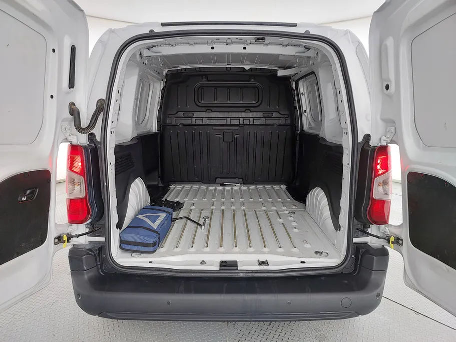 2023 Peugeot Partner Short van 