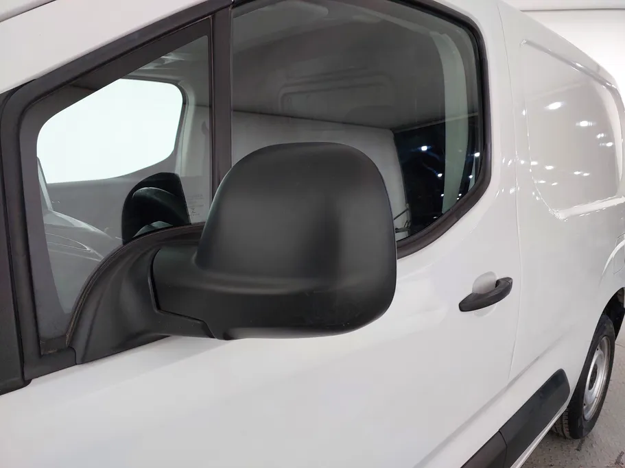 2023 Peugeot Partner Short van 