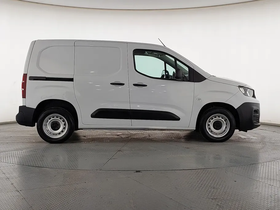2023 Peugeot Partner Short van 