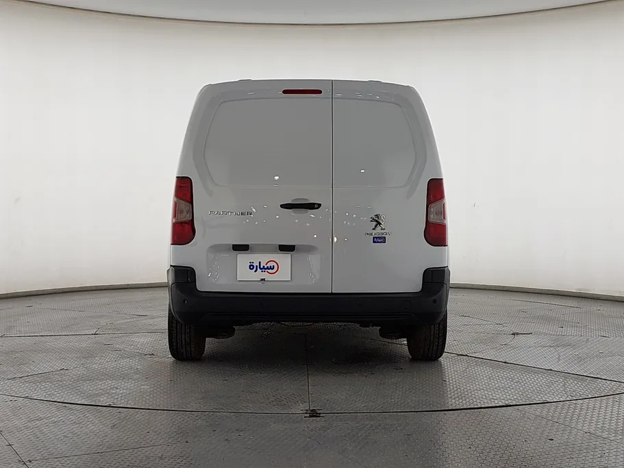 2023 Peugeot Partner Short van 
