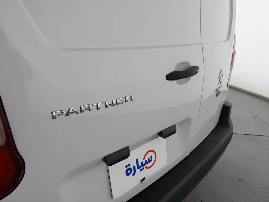 2023 Peugeot Partner Short van 