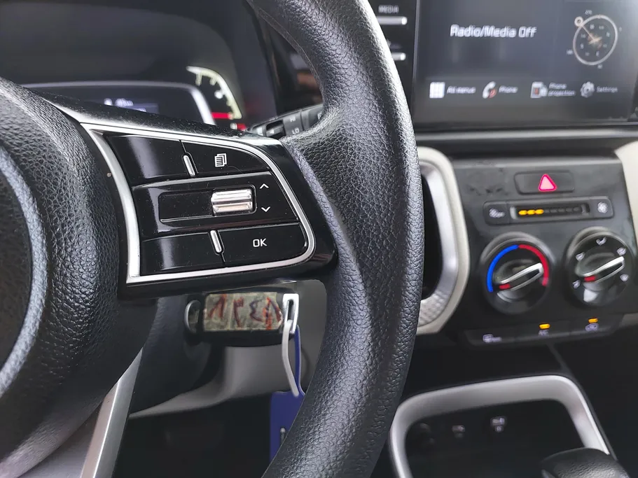 2022 كيا SONET LX 