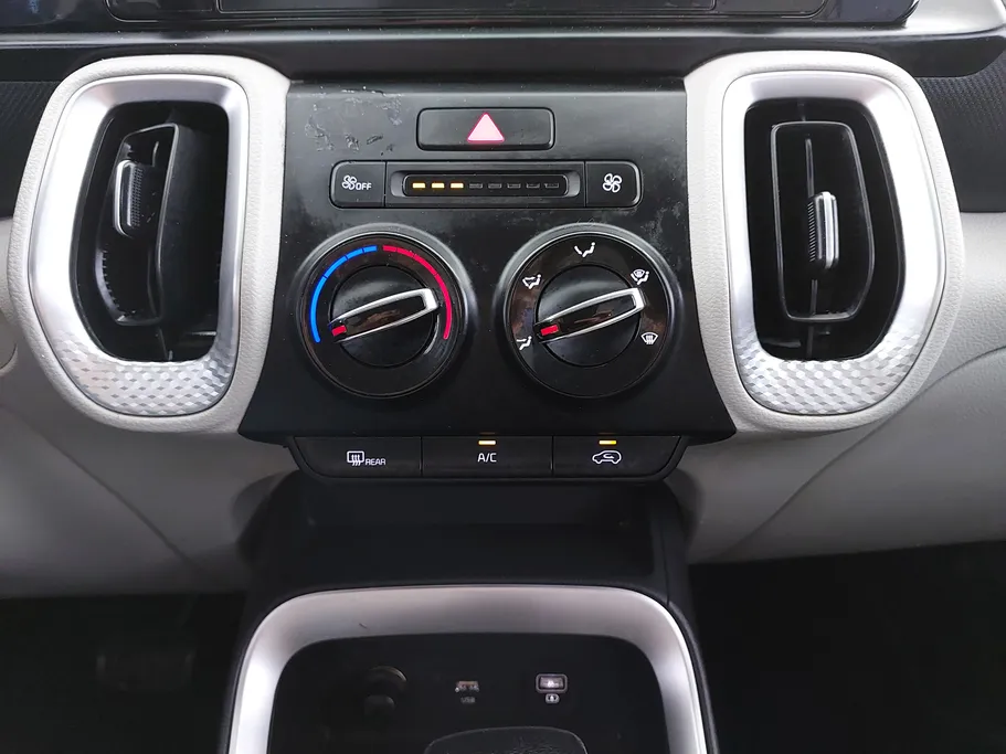 2022 كيا SONET LX 