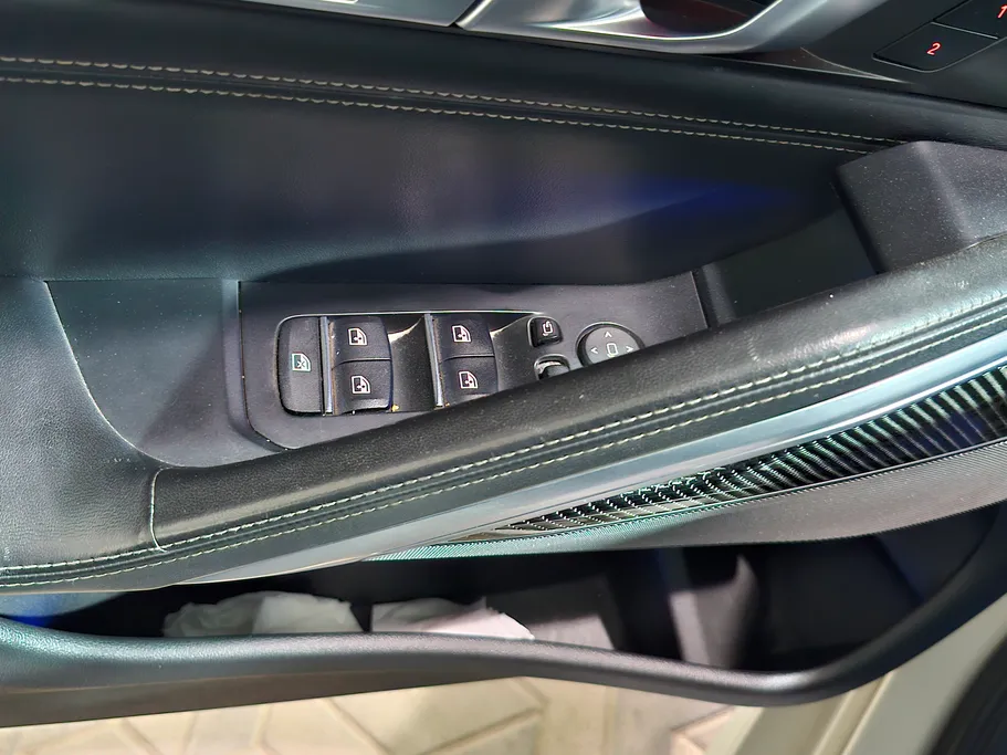 2020 BMW X Series 6 M 50i  