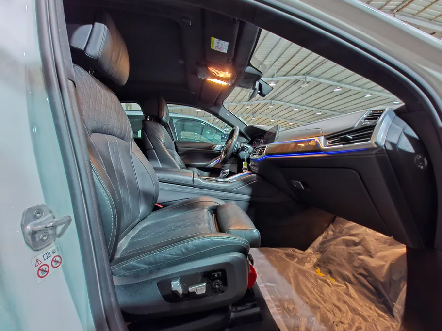 2020 BMW X Series 6 M 50i  