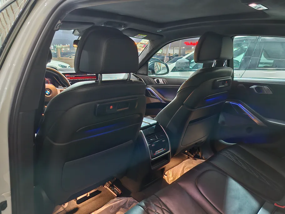 2020 BMW X Series 6 M 50i  