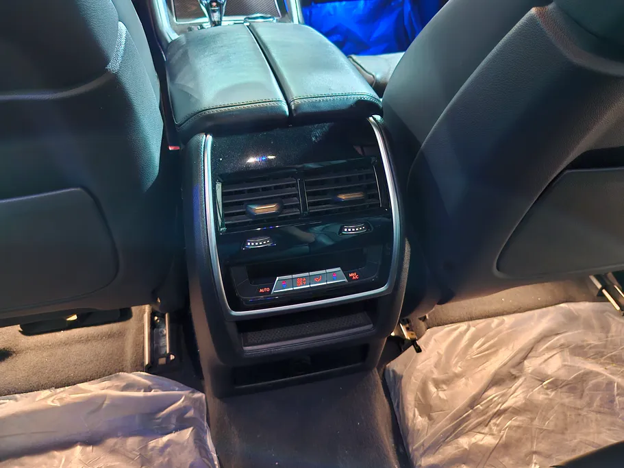 2020 BMW X Series 6 M 50i  