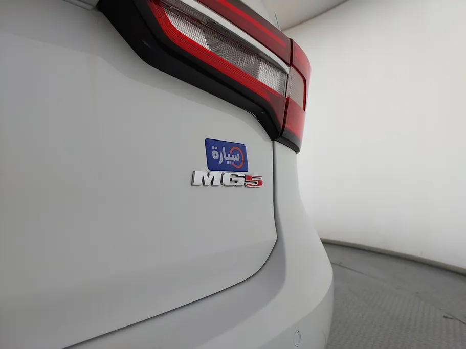 ام جي 5 COM 2022 