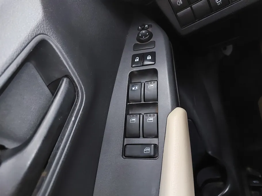 2023 Toyota Yaris  Y 