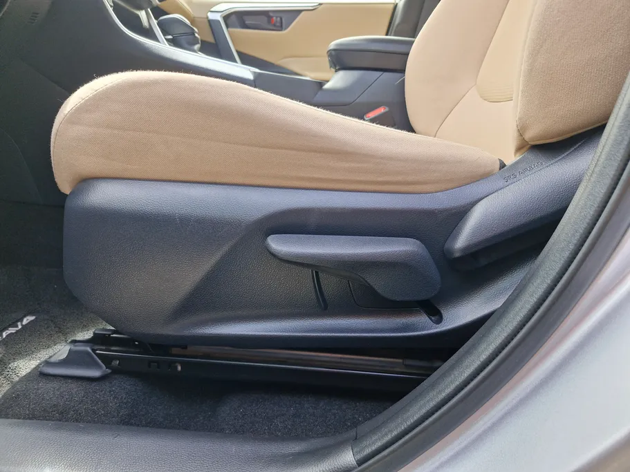 تويوتا راف فور LE 2022 