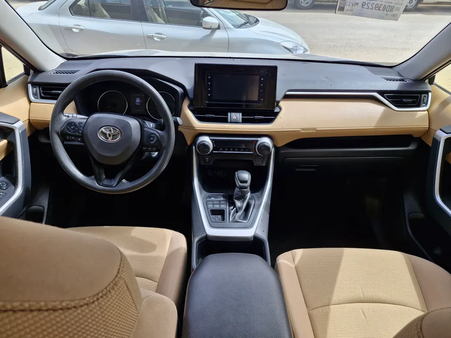 تويوتا راف فور LE 2022 