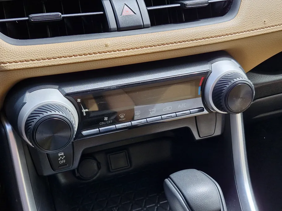 تويوتا راف فور LE 2022 