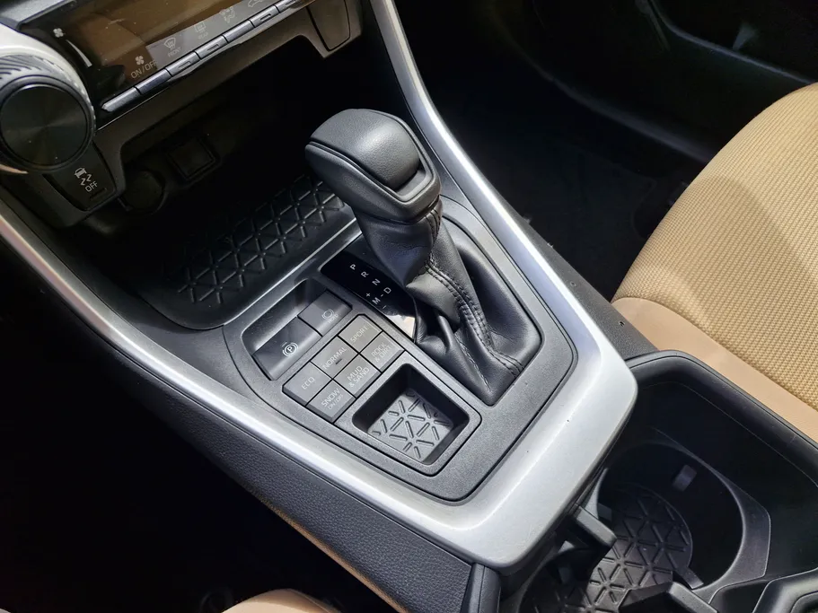 تويوتا راف فور LE 2022 