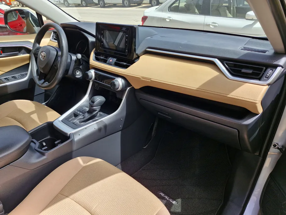 تويوتا راف فور LE 2022 