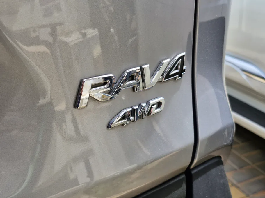 تويوتا راف فور LE 2022 