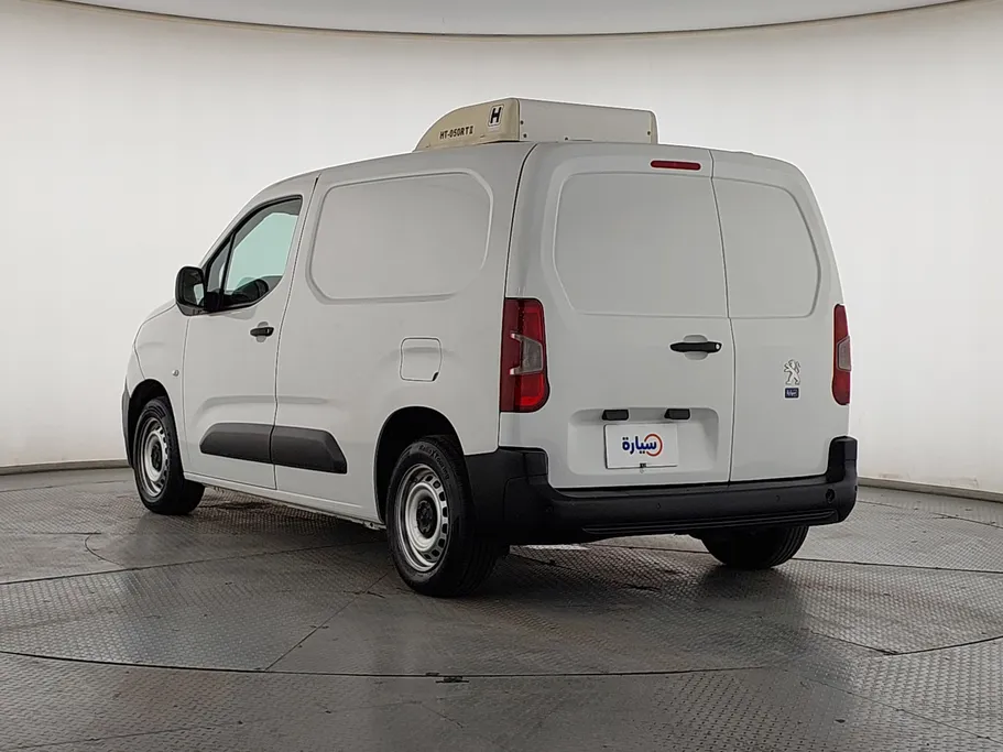 2022 Peugeot Partner Short van 