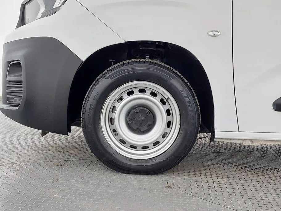 2022 Peugeot Partner Short van 
