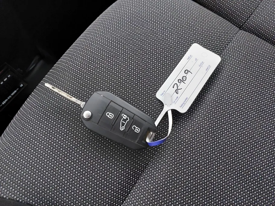 2022 Peugeot Partner Short van 