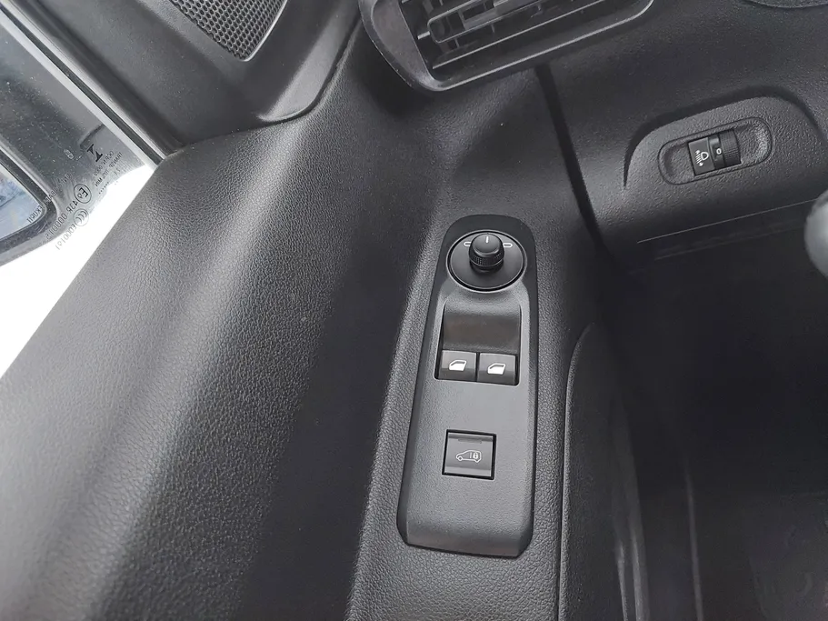 2022 Peugeot Partner Short van 