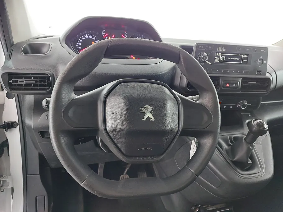 2022 Peugeot Partner Short van 