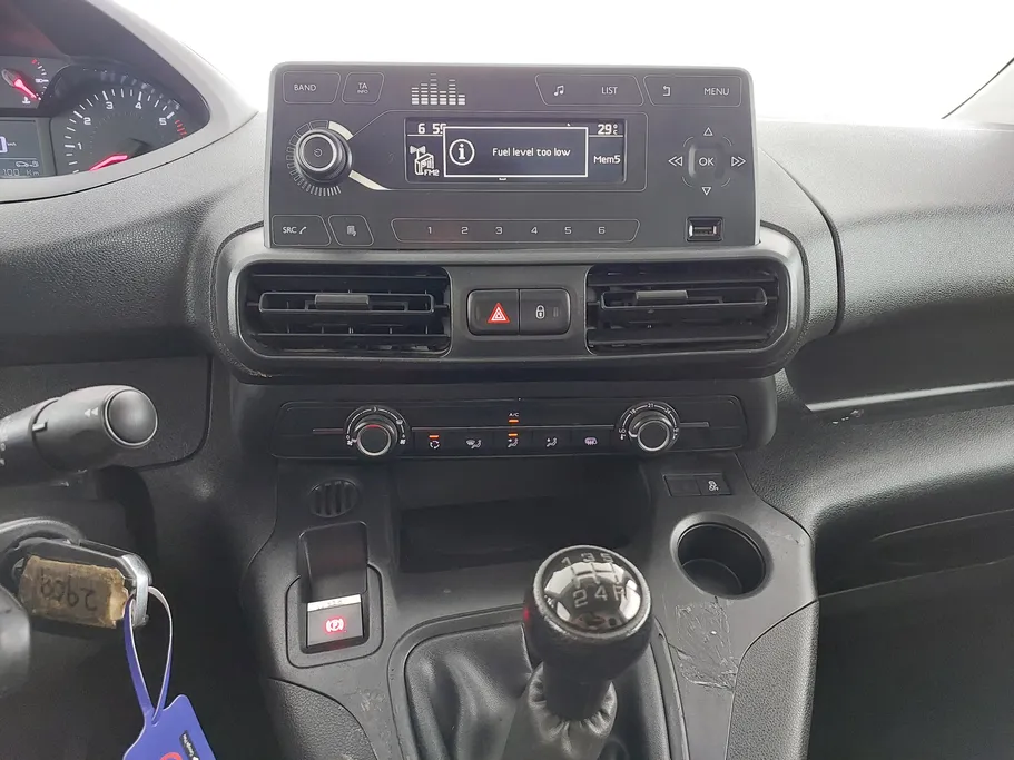 2022 Peugeot Partner Short van 