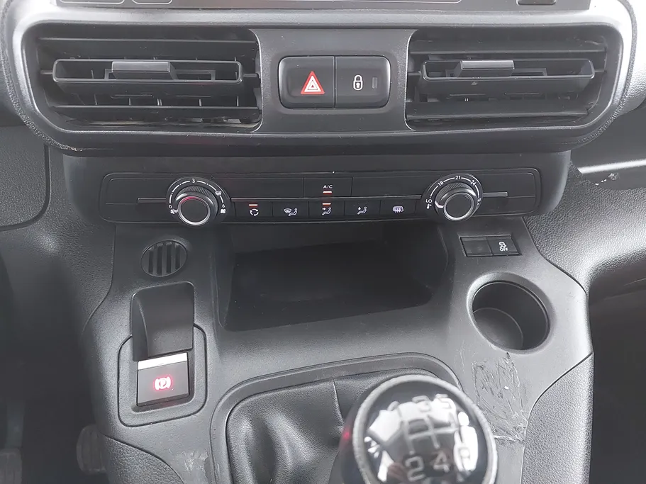 2022 Peugeot Partner Short van 