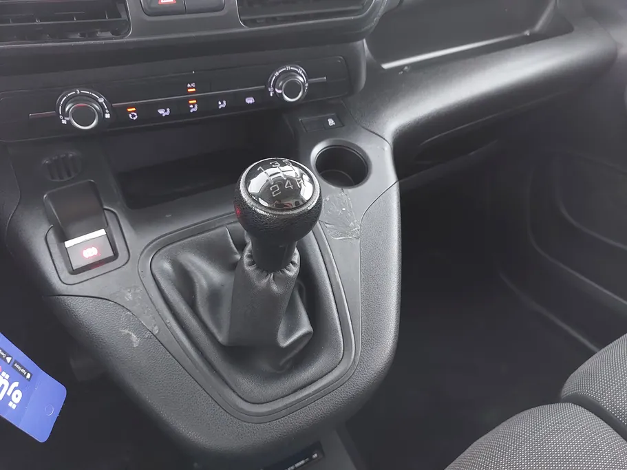 2022 Peugeot Partner Short van 