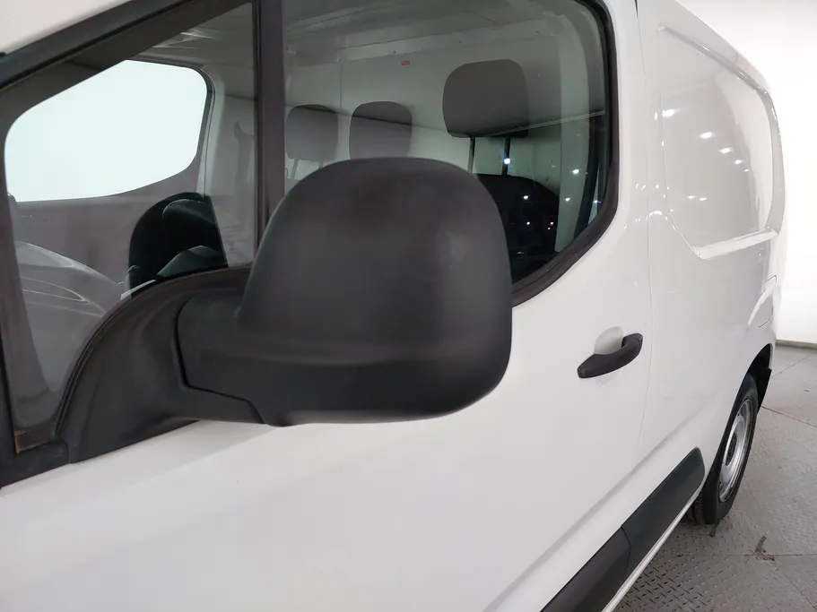 2022 Peugeot Partner Short van 