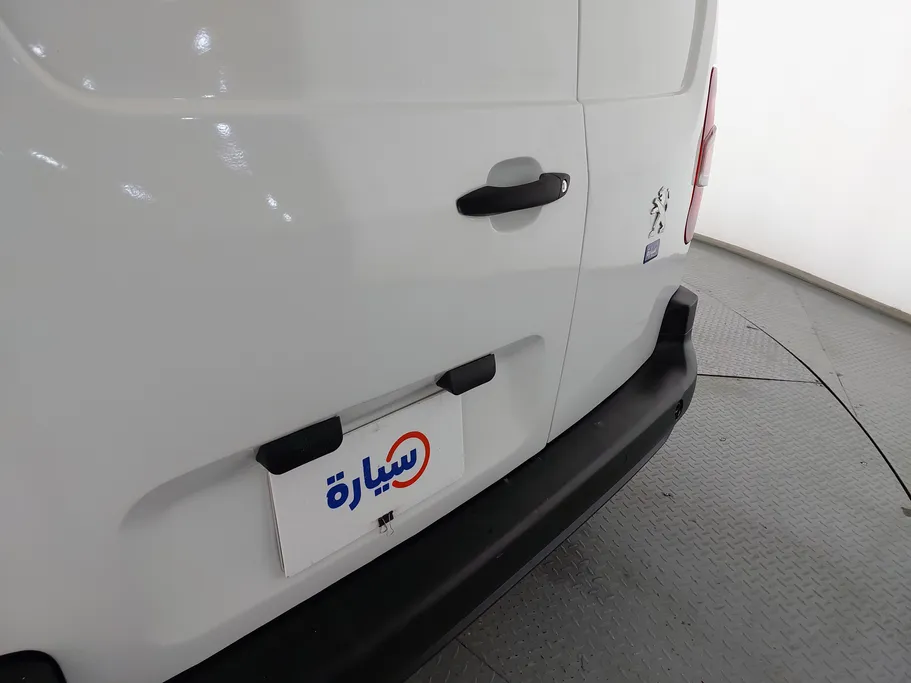 2022 Peugeot Partner Short van 