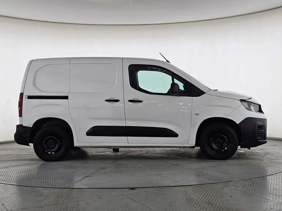 بيجو بارتنر Short van 2021 