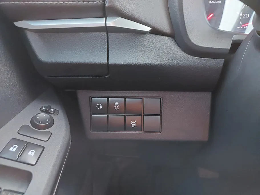 تويوتا يارس Y 2023 