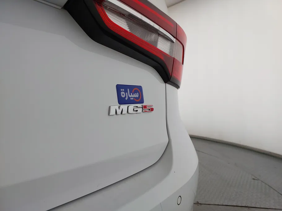 ام جي 5 COM 2022 