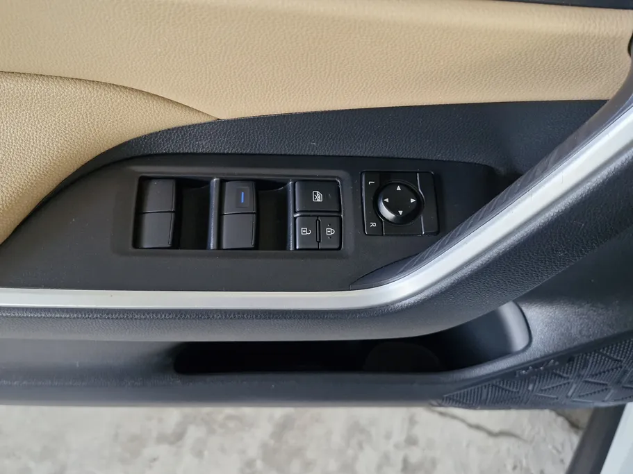 تويوتا راف فور LE 2022 