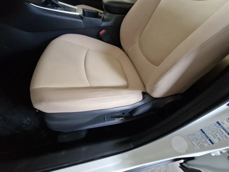 تويوتا راف فور LE 2022 