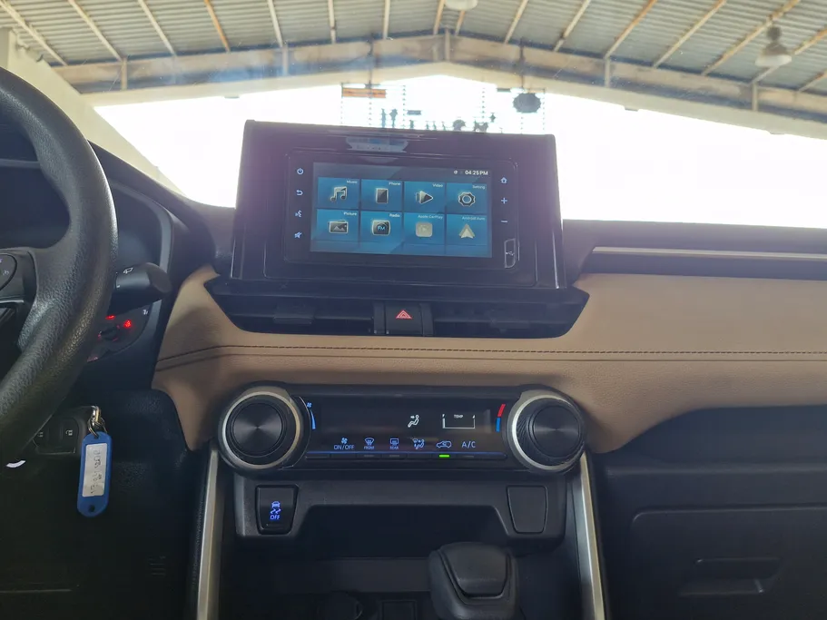 تويوتا راف فور LE 2022 