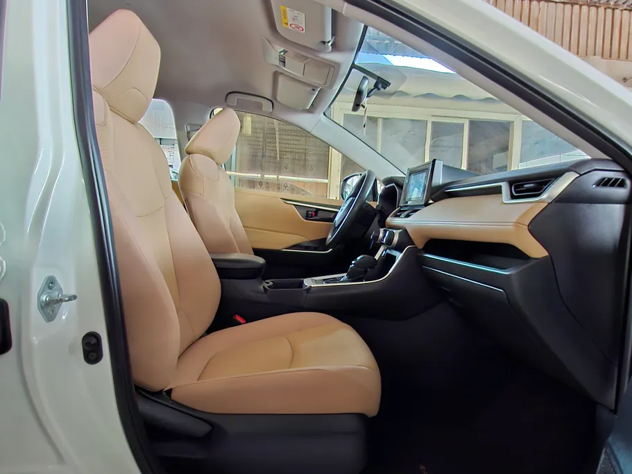 تويوتا راف فور LE 2022 