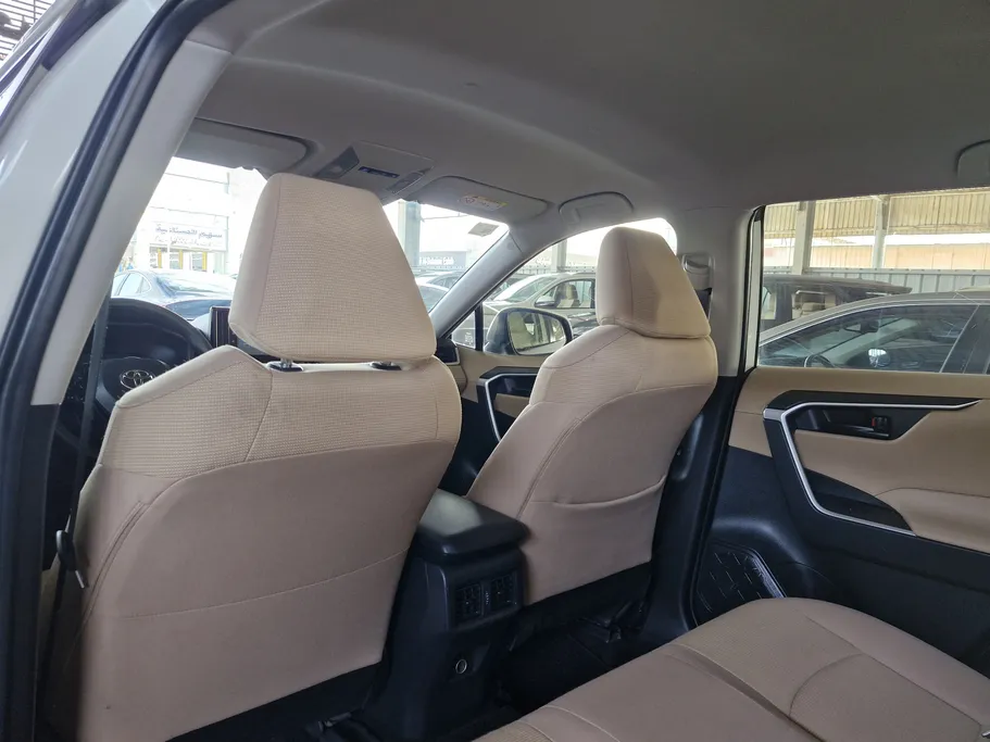 تويوتا راف فور LE 2022 