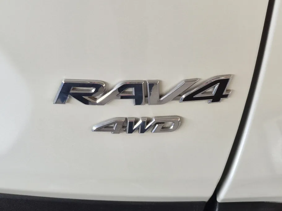 تويوتا راف فور LE 2022 