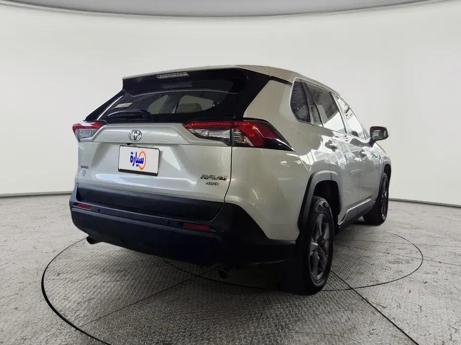 تويوتا راف فور LE 2022 