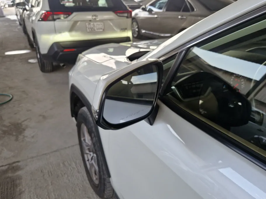 تويوتا راف فور LE 2022 