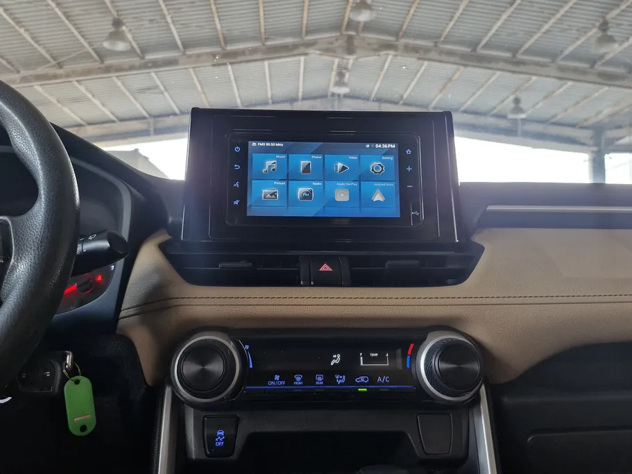 تويوتا راف فور LE 2022 