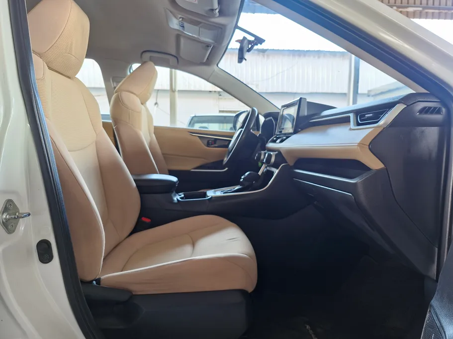 تويوتا راف فور LE 2022 