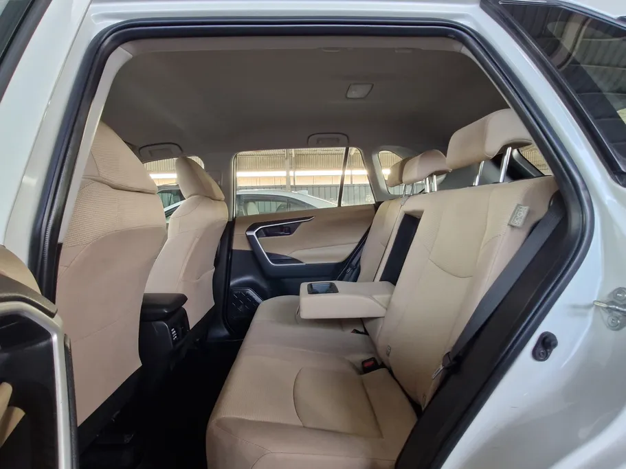 تويوتا راف فور LE 2022 