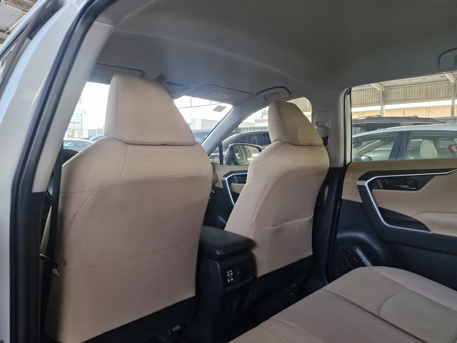 تويوتا راف فور LE 2022 